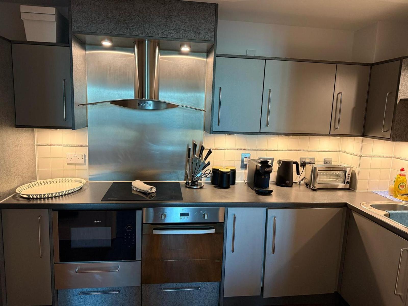 2 Bedroom Flat In Vauxhall Apartment London